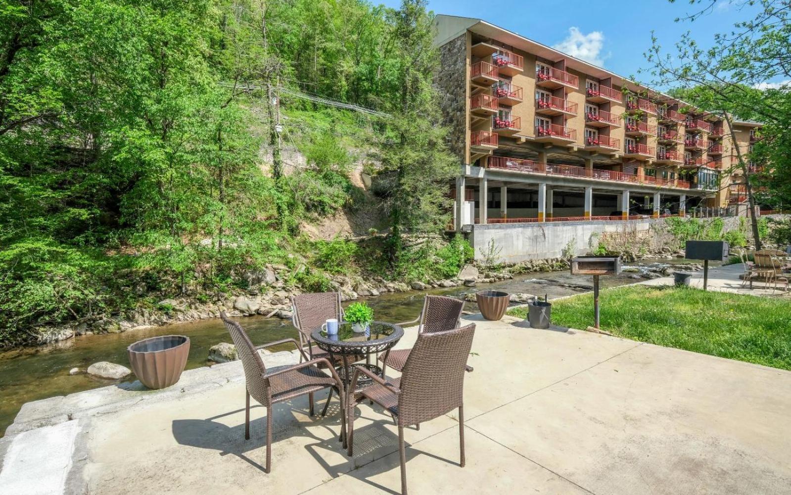 Poolin Around Villa Gatlinburg Exterior photo